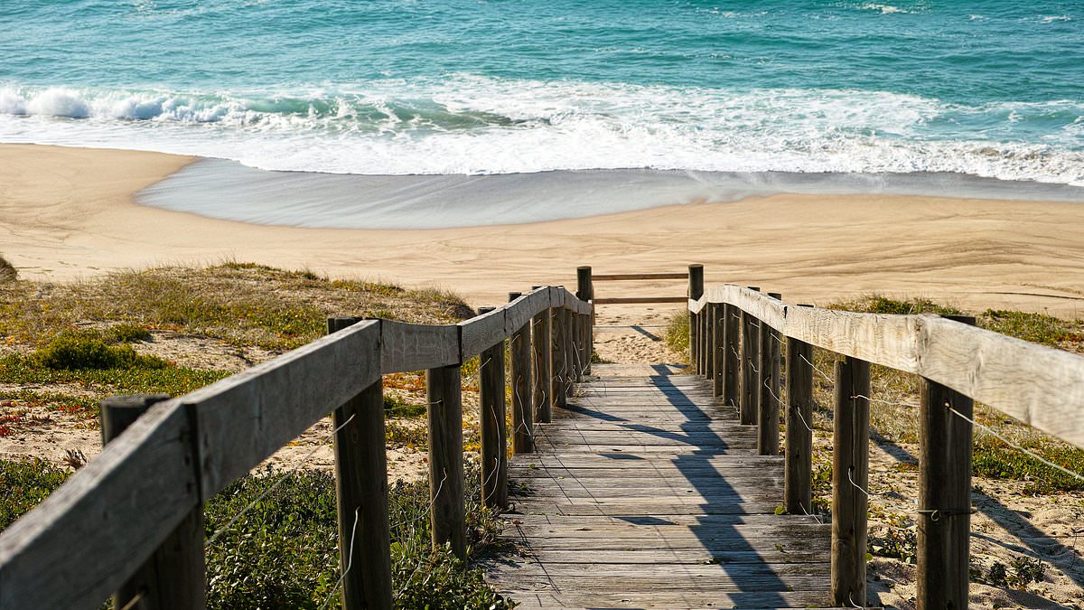 alert-–-norah-head-drowning:-man-dies-after-he-was-pulled-unconscious-from-the-surf-at-nsw-beach