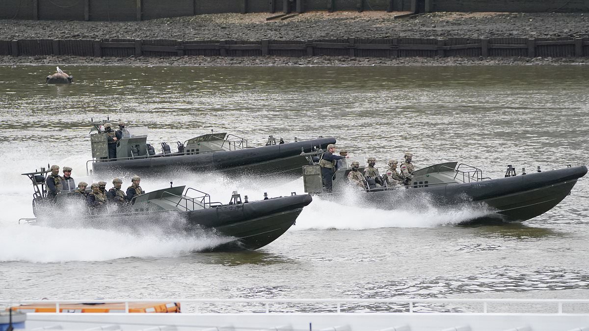 alert-–-roll-out-the-barrel!-royal-marines-deliver-consignment-of-port-to-tower-of-london-by-raiding-craft-in-modern-twist-on-fascinating-ancient-ceremony