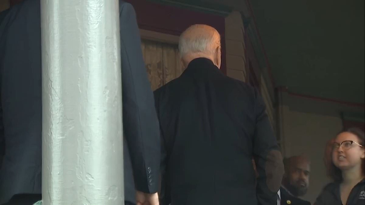 alert-–-biden’s-press-team-refuses-to-let-president-take-questions-from-reporters-during-his-trip-to-swing-state-michigan