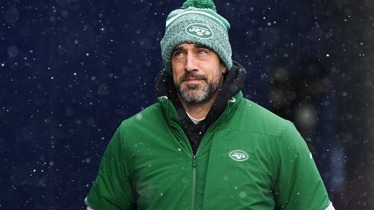 alert-–-aaron-rodgers-denies-floating-conspiracy-theories-surrounding-sandy-hook-shooting,-as-rfk-jr-mulls-enlisting-him-as-presidential-running-mate