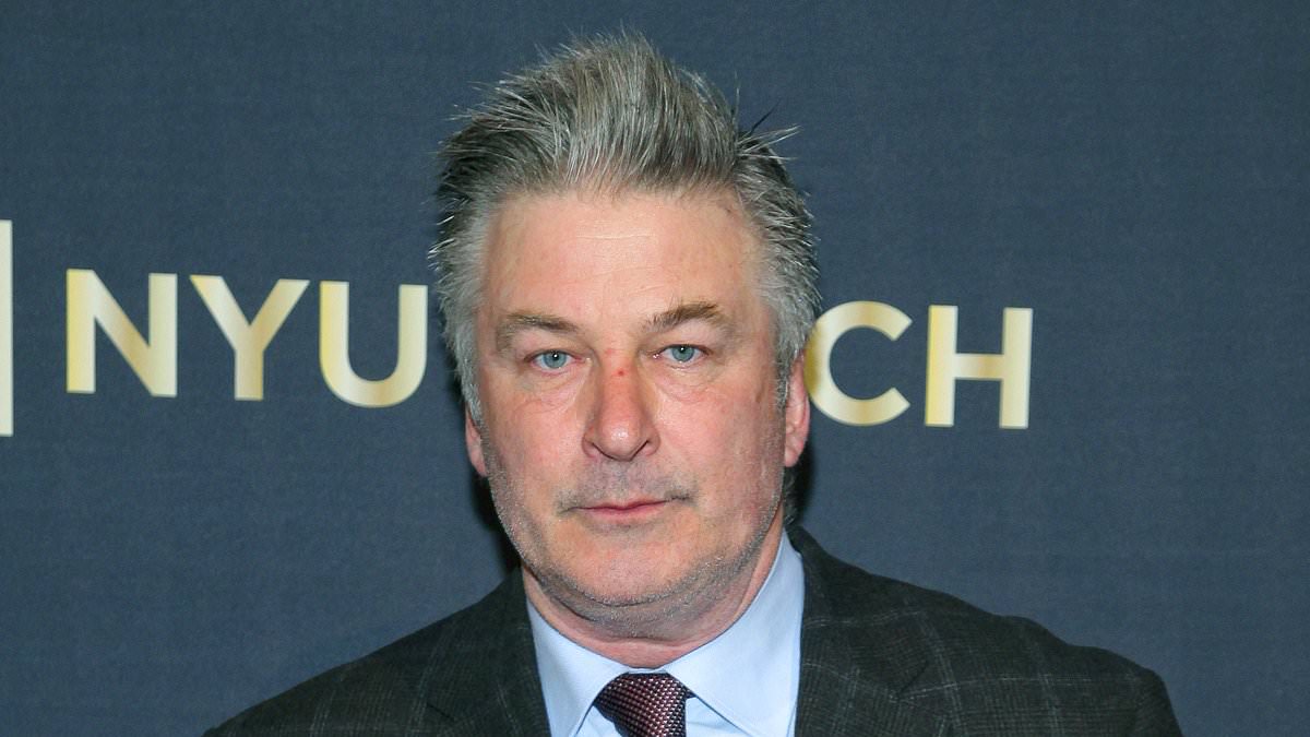 alert-–-alec-baldwin-was-offered-lenient-‘rust’-plea-deal-that-would-have-given-him-a-slap-on-the-wrist-and-no-jail-time-–-before-prosecutors-withdrew-offer-and-charged-him-with-involuntary-manslaughter-of-cinematographer-halyna-hutchins