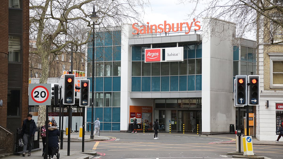 alert-–-sainsbury’s-and-tesco-both-suffer-it-meltdowns-on-the-same-day-as-many-stores-become-cash-only-and-online-deliveries-are-halted-just-one-day-after-mcdonald’s-was-hit-by-similar-computer-crisis