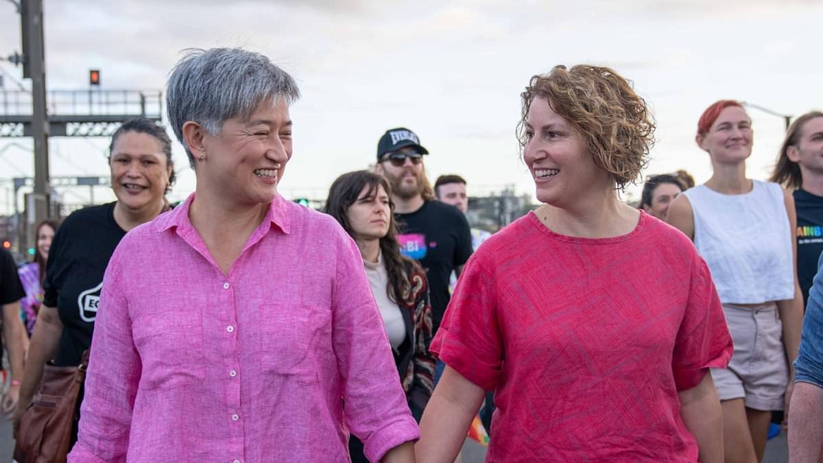 alert-–-penny-wong-married:-foreign-minister-exchanges-vows-with-partner-sophie-allouache