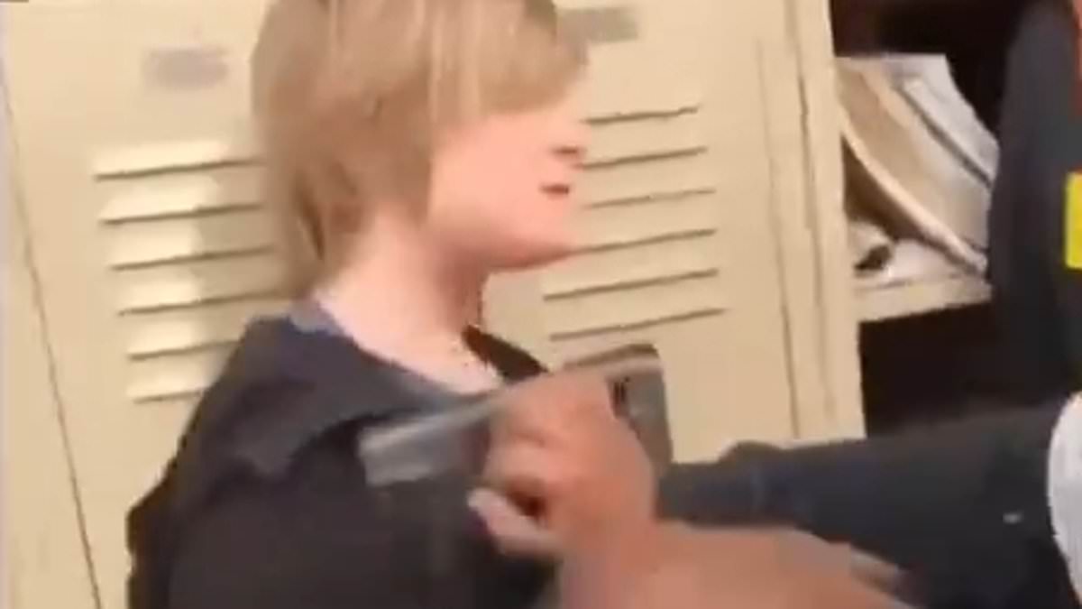 alert-–-another-disturbing-bullying-incident-sees-at-least-two-boys-beat-up-smaller-student-in-corridor-of-minneapolis-school