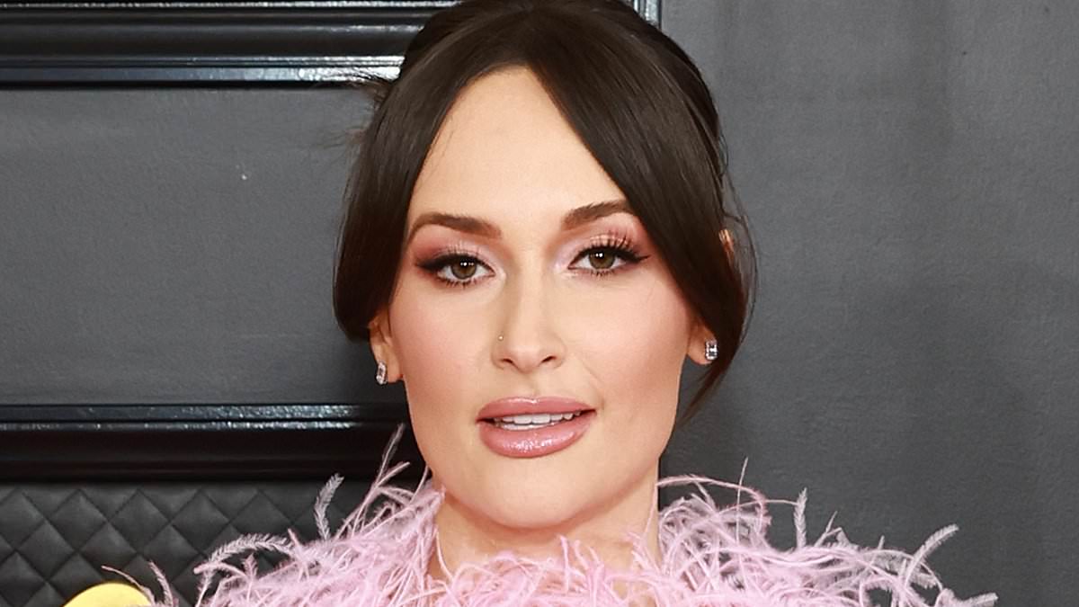 alert-–-kacey-musgraves-teases-move-to-new-york-city-as-she-admits-‘browsing-zillow’-for-homes-is-her-favorite-thing-to-do-‘late-at-night’