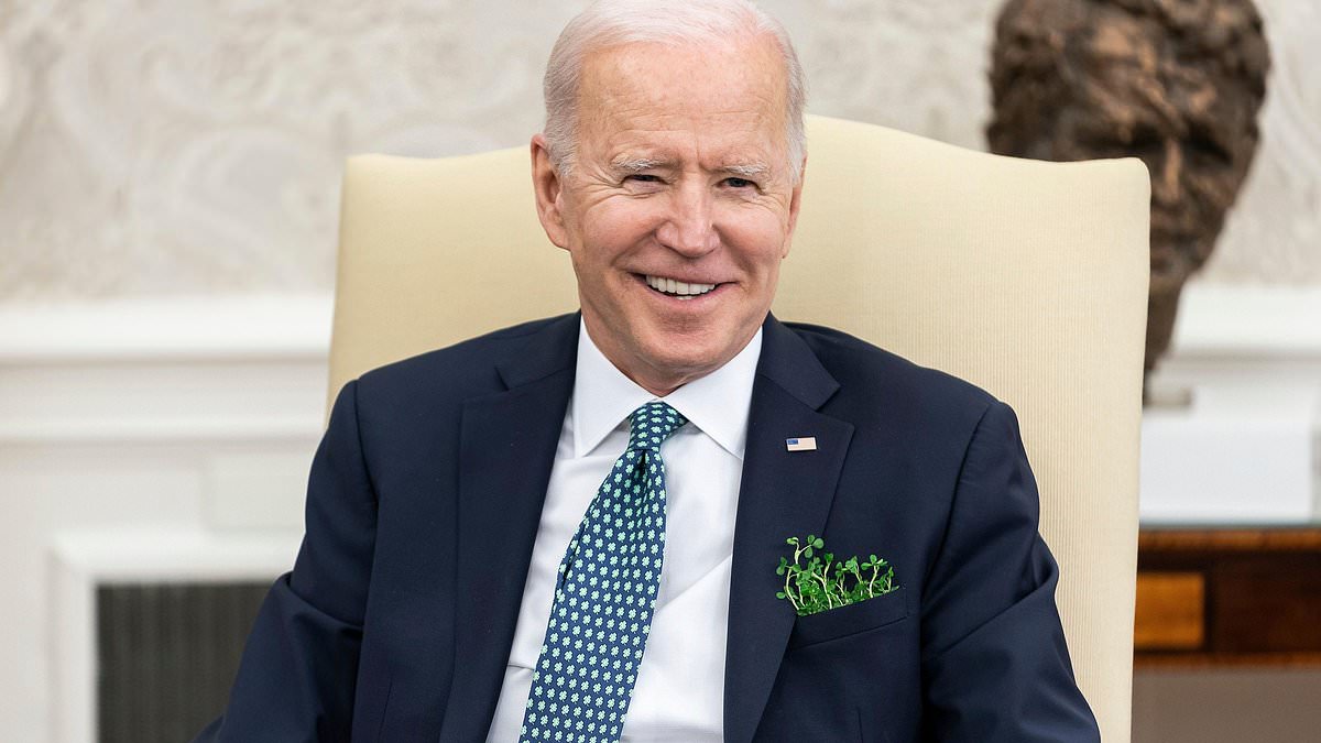 alert-–-biden-tells-gridiron-club-dinner-one-presidential-candidate-is-‘too-old-and-mentally-unfit’-and-‘the-other-is-me’-as-he-torches-trump-and-rips-‘the-little-guy’-desantis-during-blistering-roast:-‘i-wish-these-were-jokes’