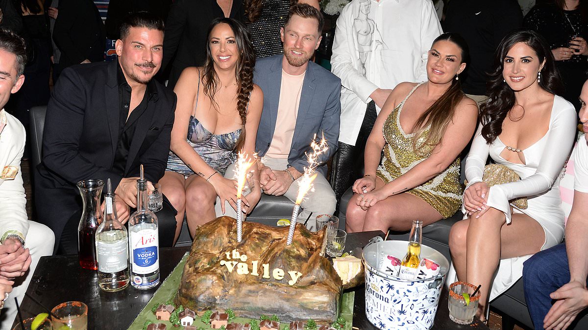 alert-–-inside-jax-taylor-and-brittany-cartwright’s-very-awkward-exchange-at-the-valley-premiere-party-as-the-vanderpump-rules-alums-prove-their-split-is-really-happening