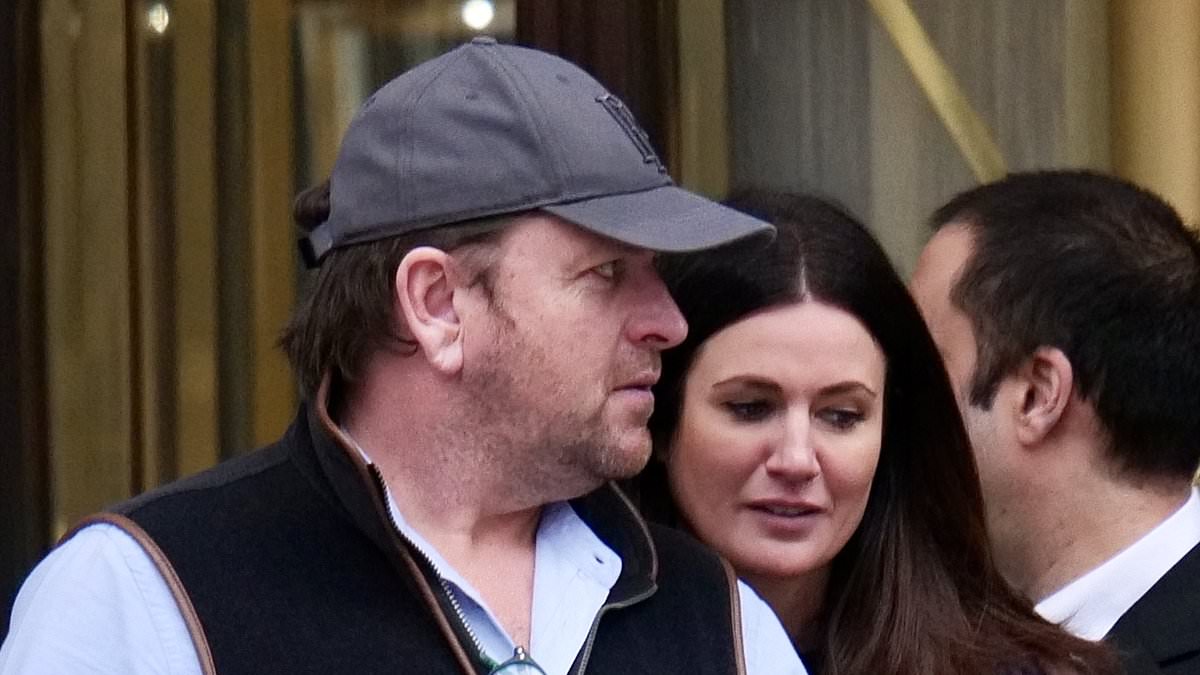 alert-–-pictured:-james-martin-moves-on-from-ex-girlfriend-louise-davies-with-arun-nayer’s-personal-trainer-ex-wife-kim-johnson-as-the-celebrity-chef-and-his-new-love-interest-are-seen-shopping-together-in-mayfair