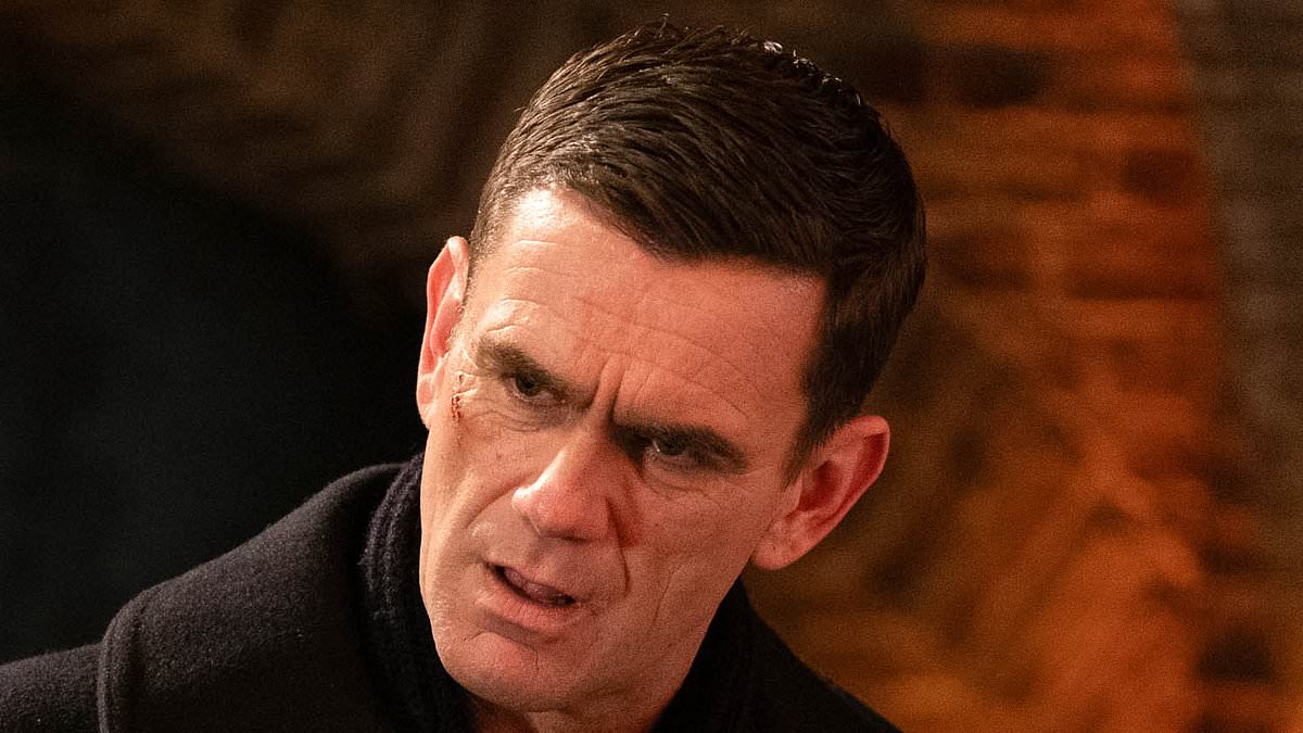 alert-–-jack-branning-is-caught-in-a-storm-as-disgusted-daughter-penny-niece-lauren-confront-him-over-his-affair-with-stacey-slater-in-eastenders