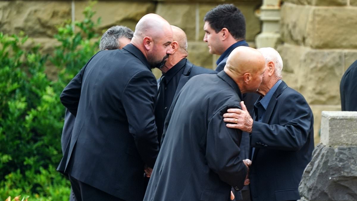 alert-–-large-crowd-farewells-mafia-linked-greengrocer-murdered-in-his-driveway-as-his-daughter-tells-mourners-he-‘didn’t-deserve’-to-die-that-way