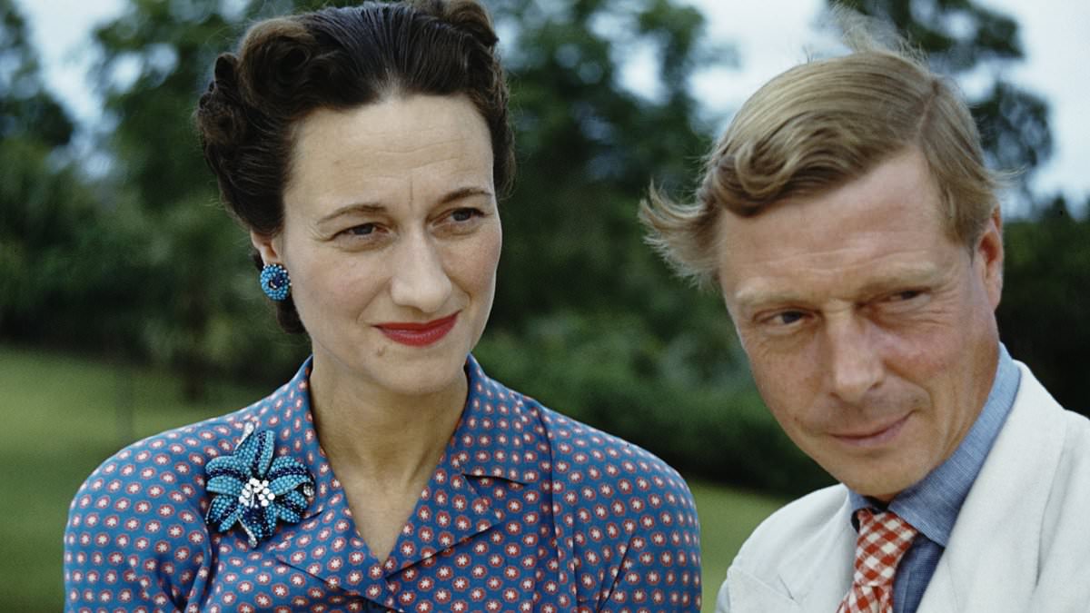 alert-–-in-touch-with-nazi-agents…sudden,-unexpected-wealth…and-a-mission-to-rescue-wallis-simpson’s-favourite-green-swimsuit-from-occupied-france!-the-tawdry-reality-of-the-windsor’s-wartime-exile-in-the-bahamas.-by-historian-andrew-lownie