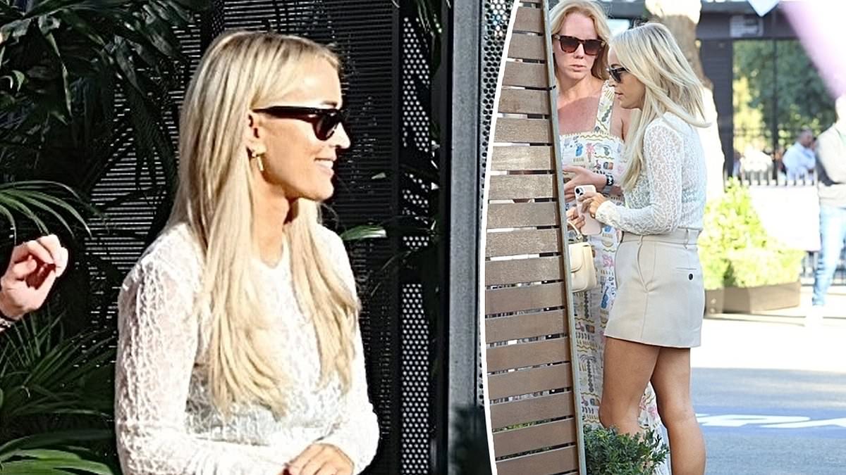 alert-–-jackie-‘o’-henderson-shows-off-her-trim-pins-in-a-mini-skirt-as-she-arrives-at-the-australian-grand-prix-in-melbourne-with-her-friend gemma-o’neill