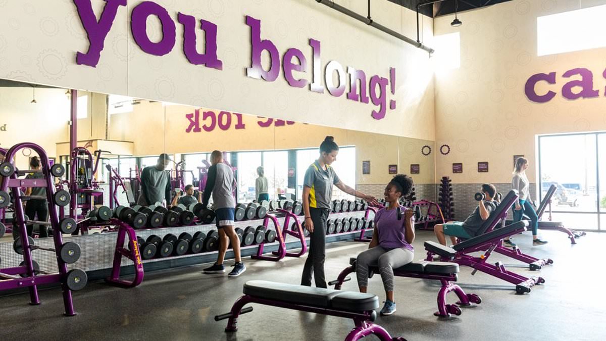 alert-–-planet-fitness-assigns-staffer-to-assist-transgender-client-in-women’s-locker-room:-‘if-you-are-uncomfortable,-you-can-use-a-stall’