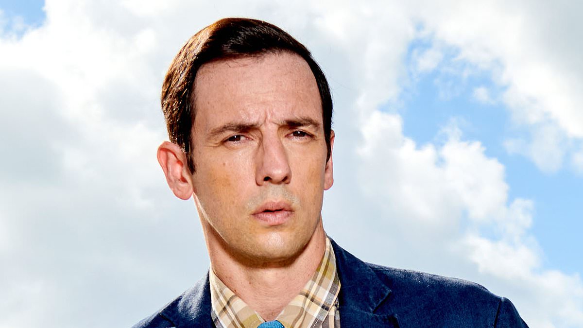 alert-–-bbc-death-in-paradise’s-di-neville-parker-replacement-‘revealed’-after-ralf-little-quits-show