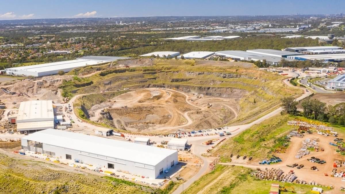 alert-–-eastern-creek,-sydney:-waste-company-dial-a-dump-hit-with-big-fine-over-vile-smelling-landfill-after-residents-complained-for-years-about-‘rotten-egg’-stench-that-kept-them-indoors