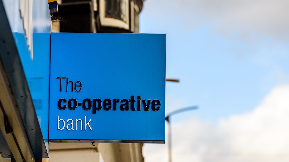 alert-–-co-op-bank-cuts-400-jobs-–-one-in-ten-of-its-workforce-–-in-latest-blow-to-the-high-street