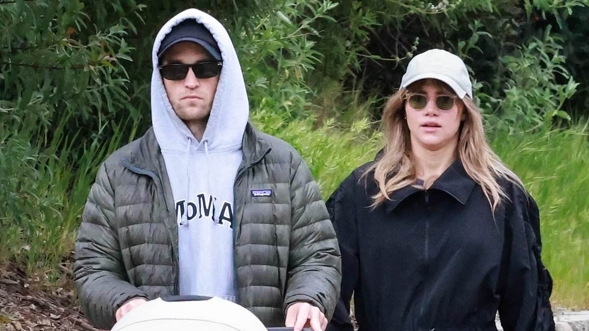 alert-–-baby-joy-for-suki-waterhouse-and-robert-pattinson-as-they-confirm-the-arrival-of-their-first-child-on-a-sweet-family-stroll