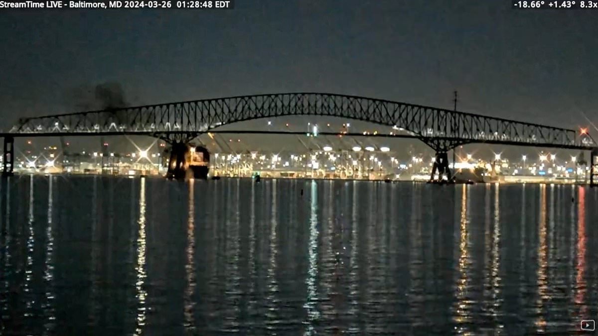 alert-–-terrifying-moments-before-bridge-collapse-revealed,-with-lucky-drivers-seen-making-it-across-seconds-before-impact:-frantic-pilot-ordered-boat-to-be-turned-in-unsuccessful-bid-to-avoid-structure-after-making-mayday-call