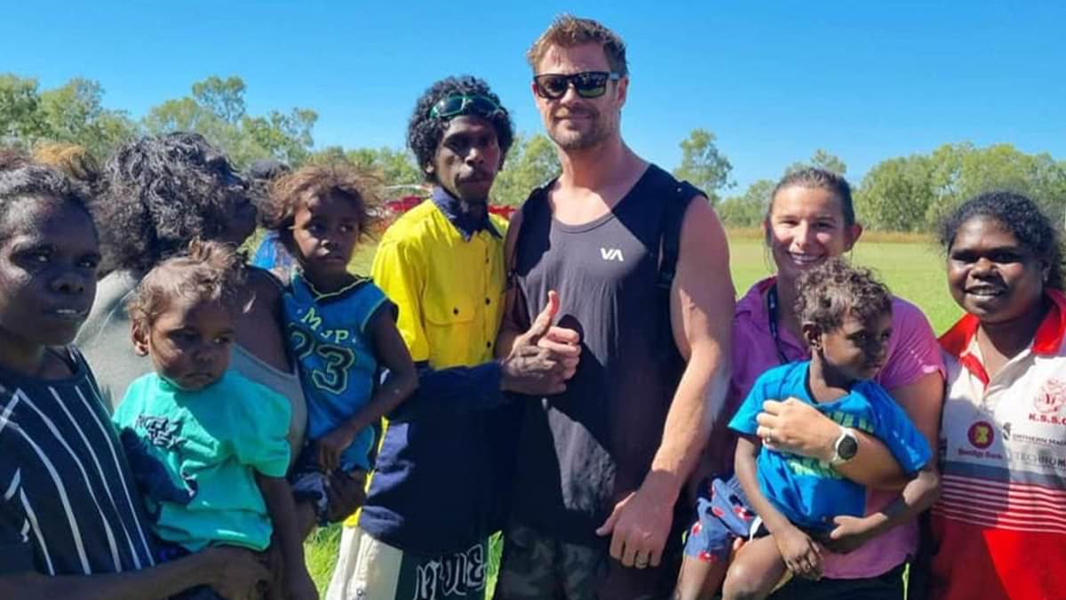 alert-–-chris-hemsworth-shocks-locals-in-remote-town-as-he-makes-surprise-northern-territory-school-visit-via-helicopter