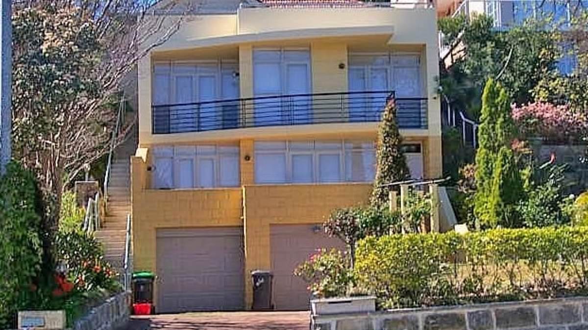 alert-–-mosman-neighbours-at-war-over-a-shared-rooftop-terrace-in-millionaire-suburb