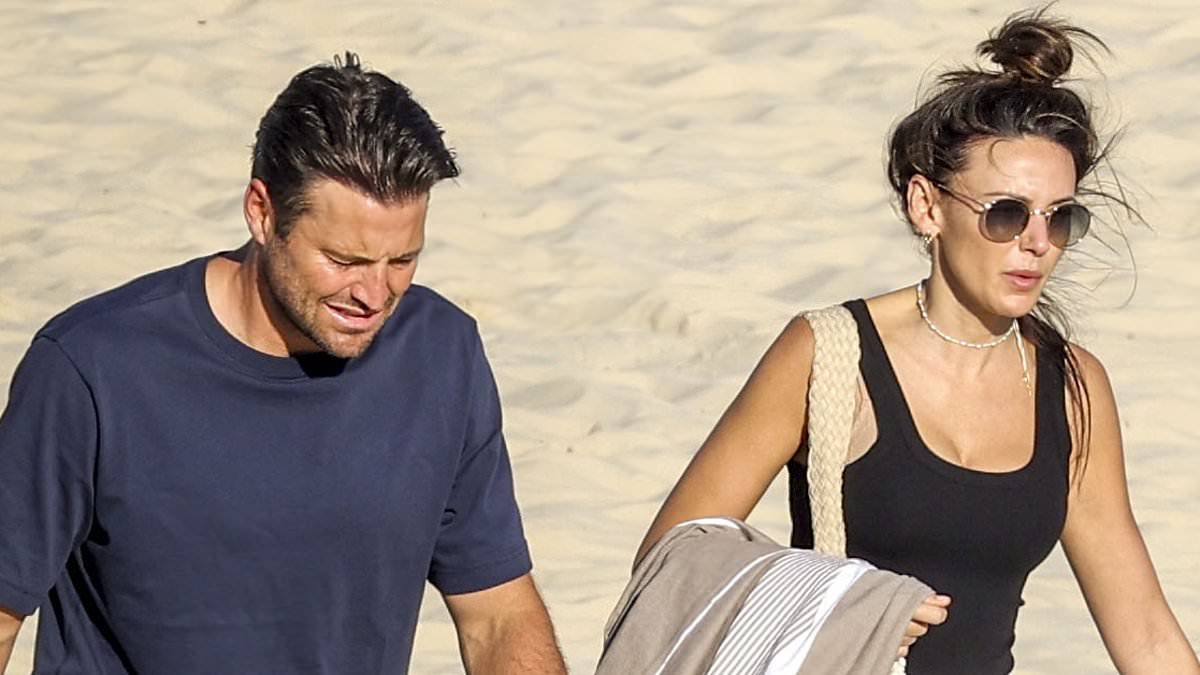 alert-–-mark-wright-and-michelle-keegan-share-a-passionate-kiss-on-sydney’s-sun-soaked-bondi-beach-while-actress-takes-break-from-filming-ten-pound-poms-in-australia