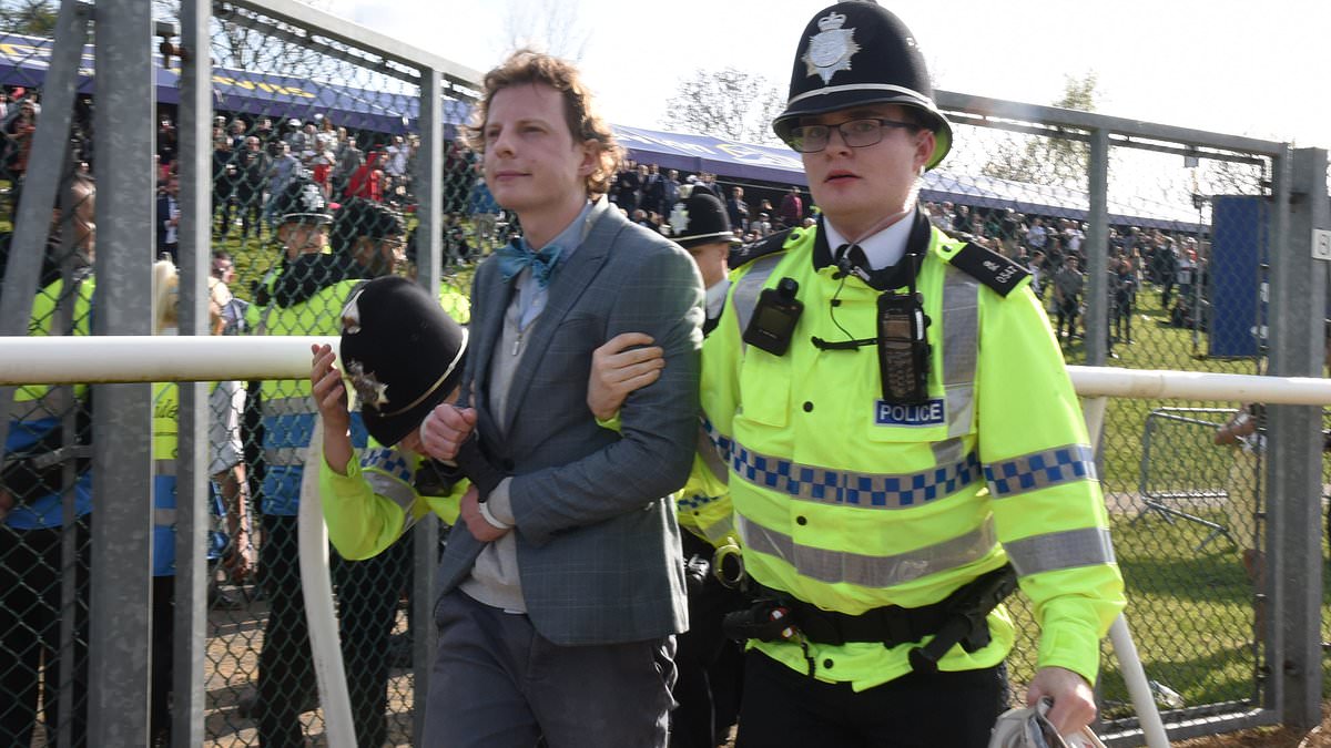 alert-–-the-grand-national-will-be-defended-by-a-‘ring-of-steel’-on-saturday-to-protect-it-from-animal-rights-protesters-after-activists-caused-chaos-last-year