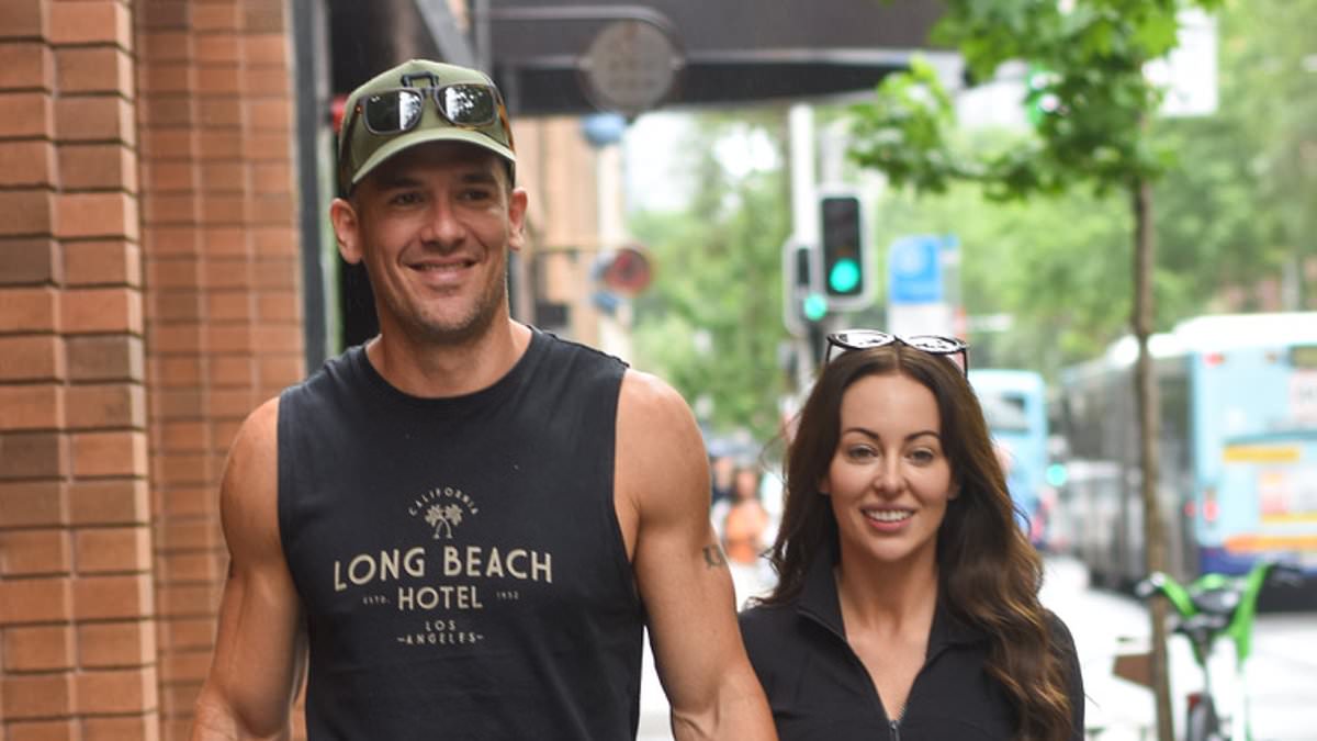 alert-–-the-look-of-love!-mafs’-cheaters-jono-mccullough-and ellie-dix-defy-producers-as-they-step-out-together-holding-hands-–-just-hours-before-attending-the-reunion-together