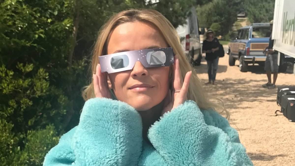 alert-–-stars-look-out-for-the-eclipse!-reese-witherspoon,-jessica-biel-and-kelly-osbourne-lead-the-celebs-trying-to-catch-a-glimpse-of-rare-phenomenon