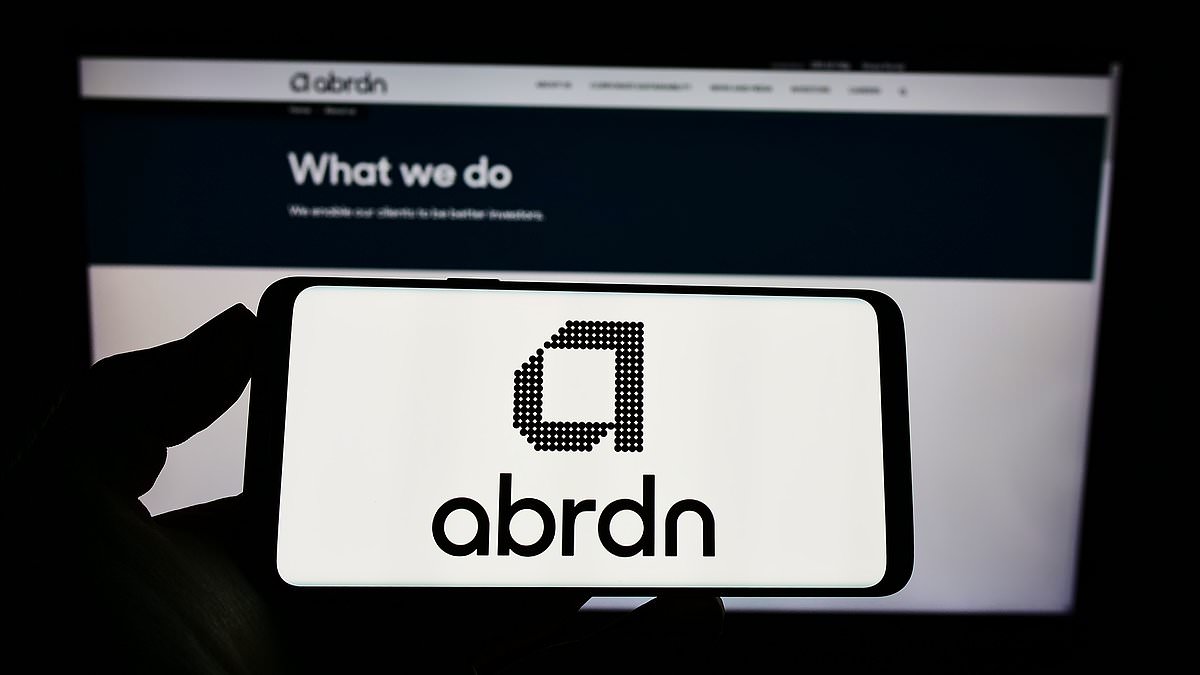alert-–-banking-boss-at-lampooned-abrdn-financial-firm-accuses-media-of-‘bullying’-it-for-taking-‘calamitous’-decision-to-remove-all-vowels-from-its-name-three-years-ago