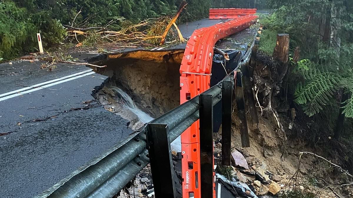 alert-–-landslide-destroys-megalong-valley-road,-leaving-blue-mountains-community-stranded