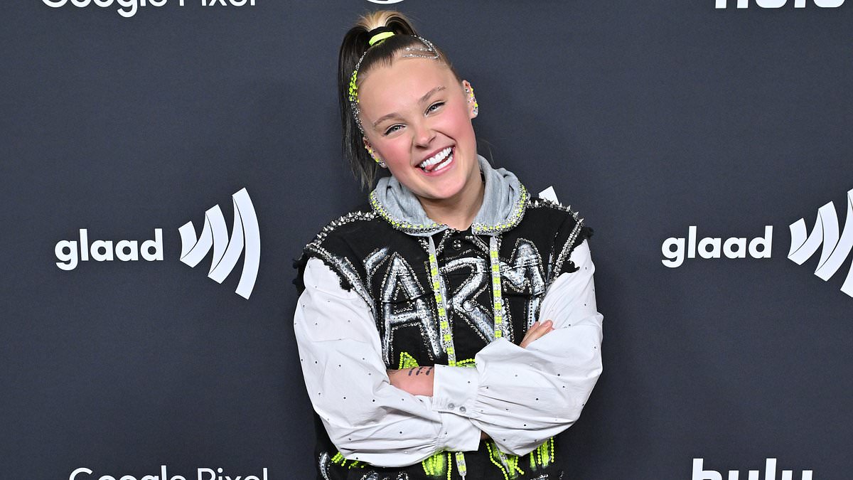 alert-–-jojo-siwa,-20,-claims-she-spent-$50k-to-make-her-teeth-look-better-in-bid-to-make-it-in-her-newly-made-up-‘gay-pop’-genre