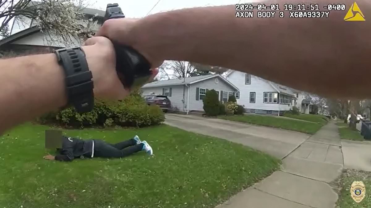 alert-–-shocking-moment-ohio-cop-shoots-teenager,-15,-seconds-after-stopping-him-on-the-street-when-dog-walker-saw-him-‘aiming-toy-gun-at-homes’-and-called-911