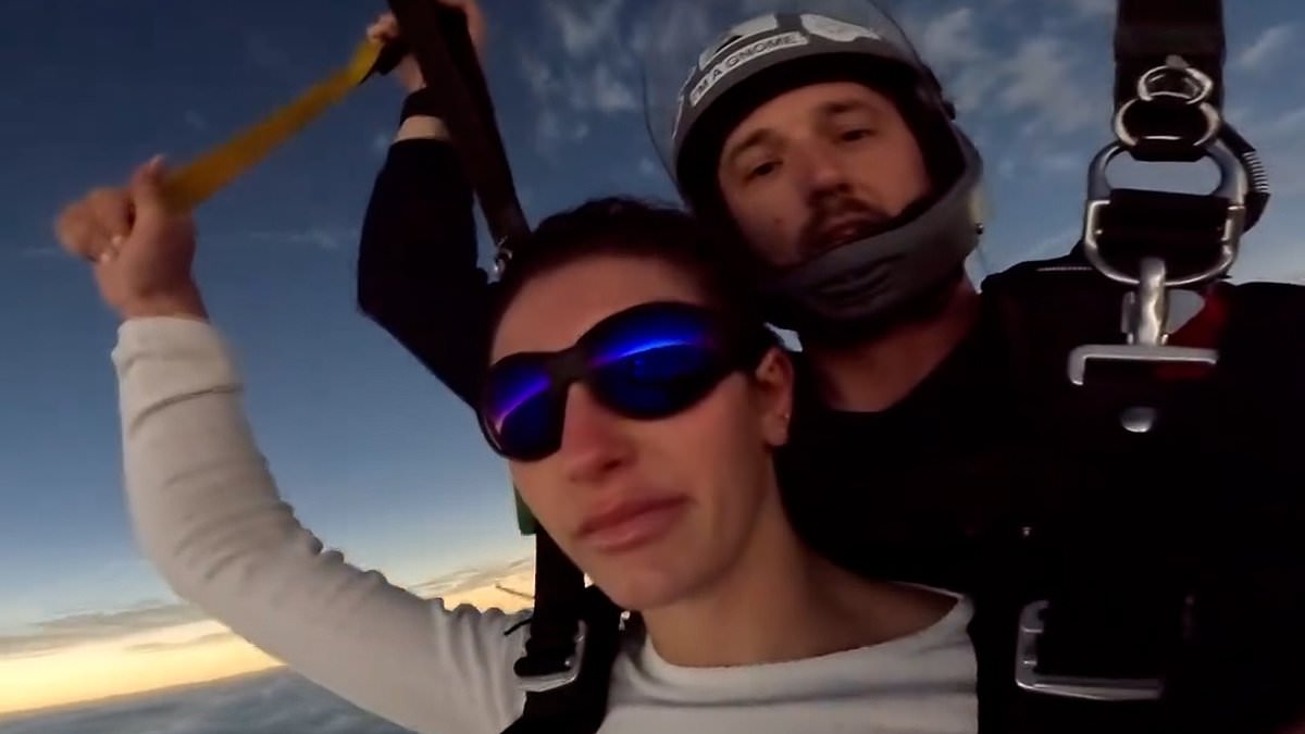 alert-–-breathtaking-moment-father-and-daughter-skydivers-witness-total-solar-eclipse-mid-air-after-jumping-at-14,000ft-from-a-plane-over-texas