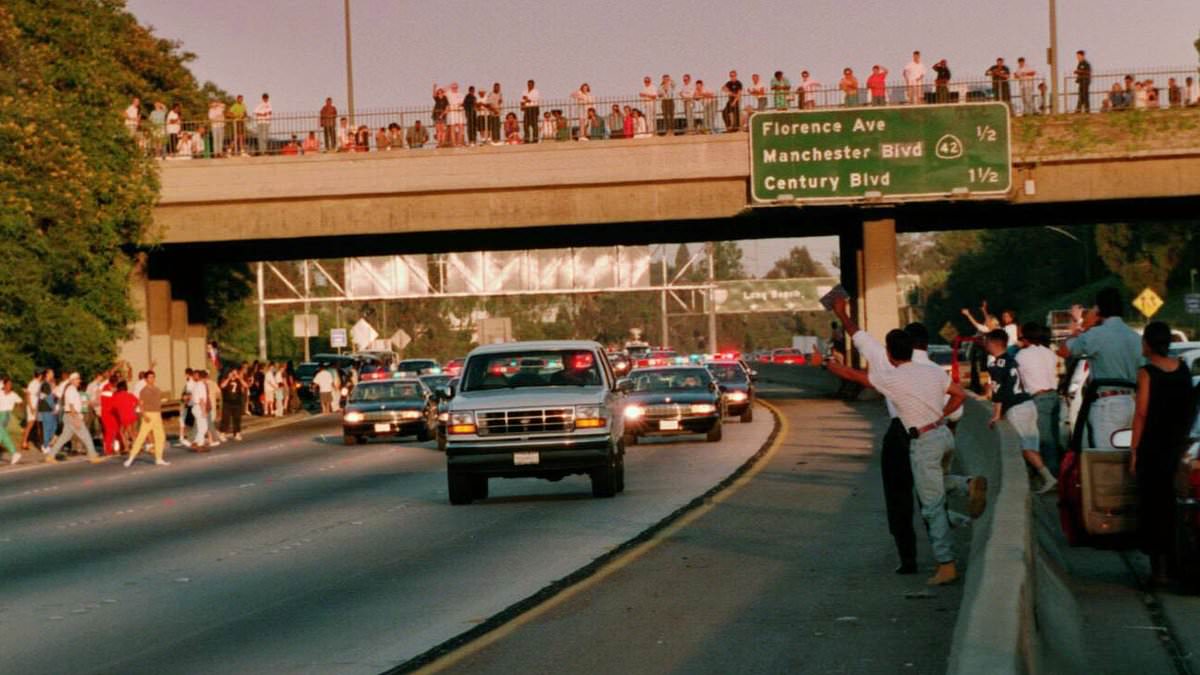 alert-–-oj’s-white-bronco-car-chase-that-transfixed-the-nation:-how-star-hid-in-back-of-ford-suv-with-a-gun-to-his-head-while-lapd-pursued-him-for-90-minutes-along-freeway-lined-with-cheering-crowds