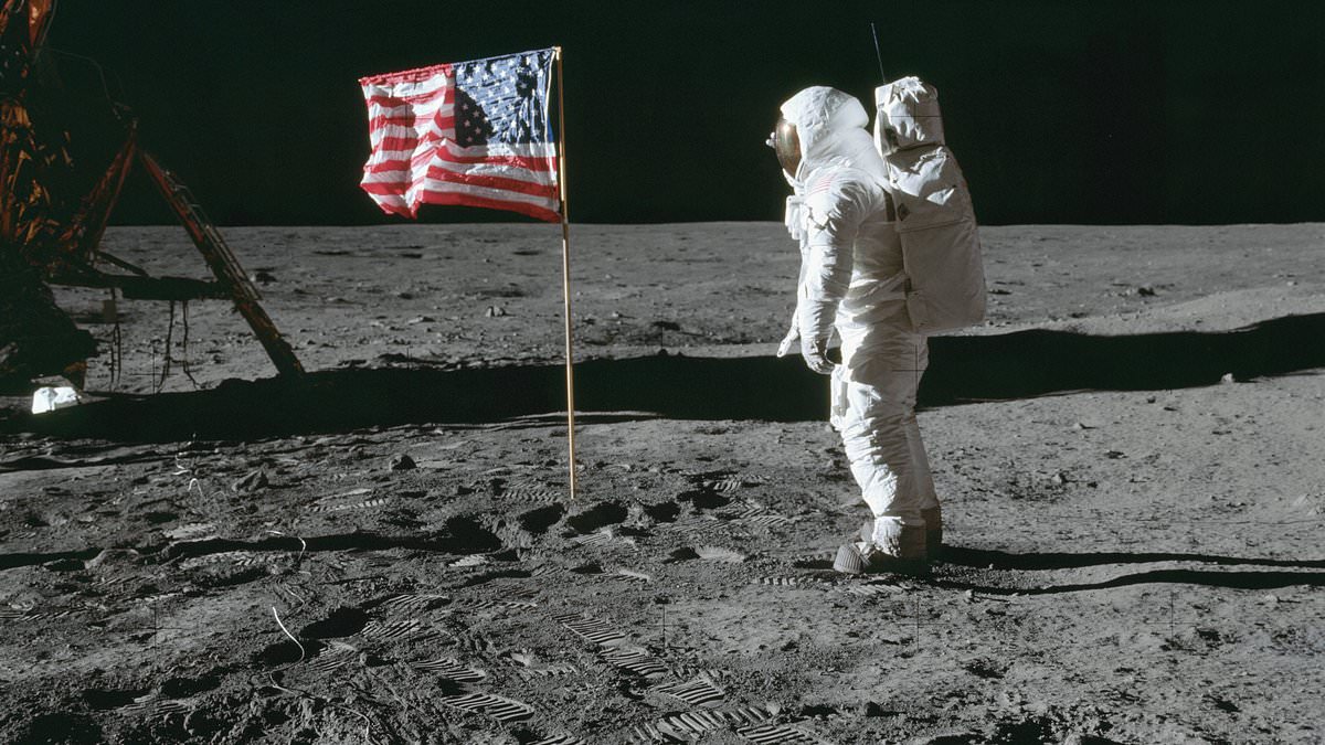 alert-–-if-astronauts-return-to-the-moon,-will-they-still-be-able-to-see-the-footprints-of-some-of-the-previous-moon-walkers?