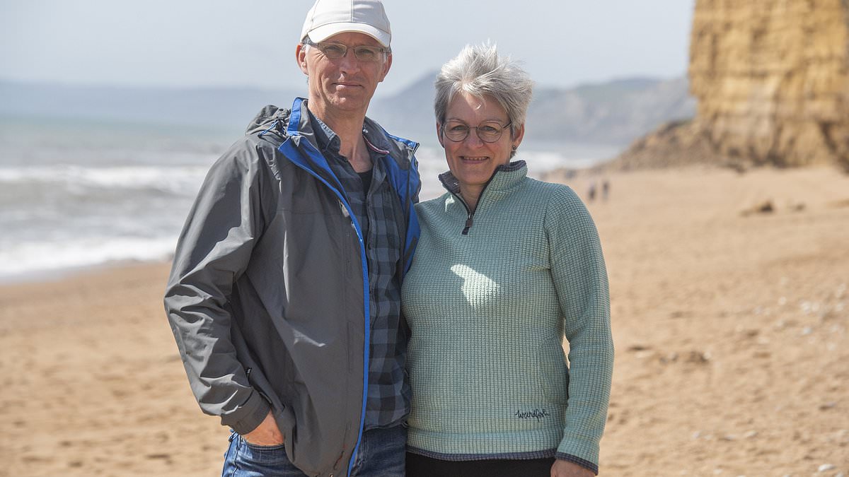 alert-–-villagers-along-rapidly-eroding-jurassic-coast-would-rather-‘nature-takes-it-course’-than-have-sea-defences-installed