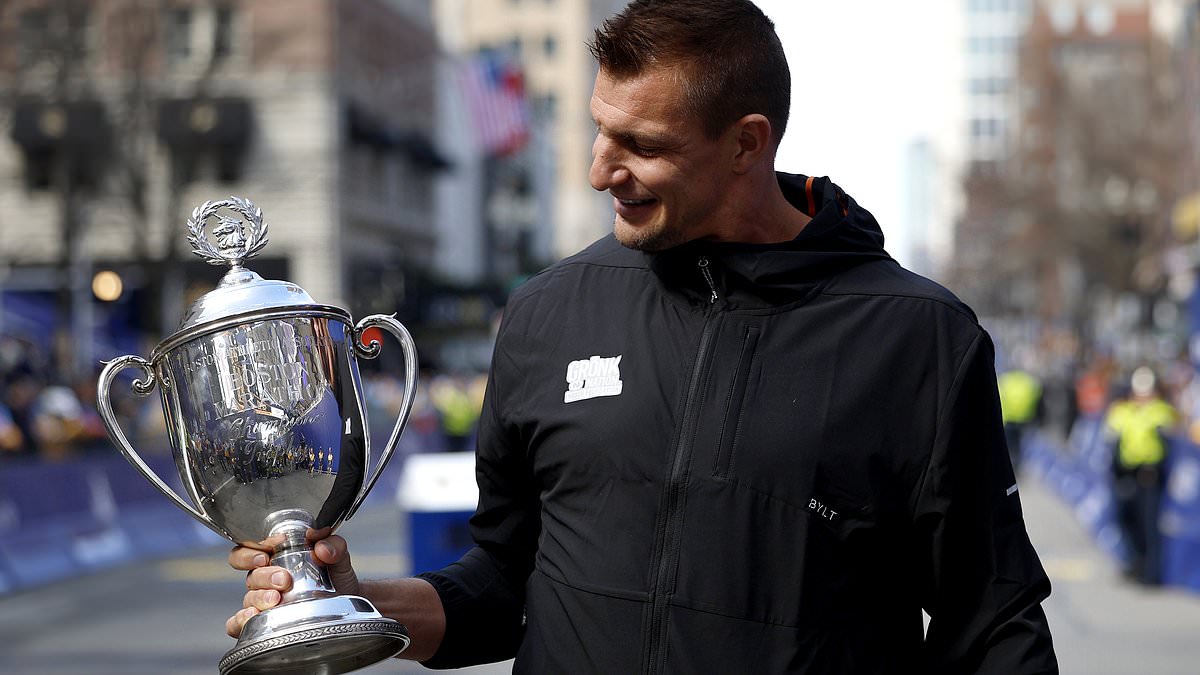 alert-–-boston-marathon-2024:-half-a-million-fans-line-the-streets-on-patriots’-day-for-128th-edition-of-historic-race…-with-nfl-legend-rob-gronkowski-waiting-for-30,000-runners-at-the-finish-line