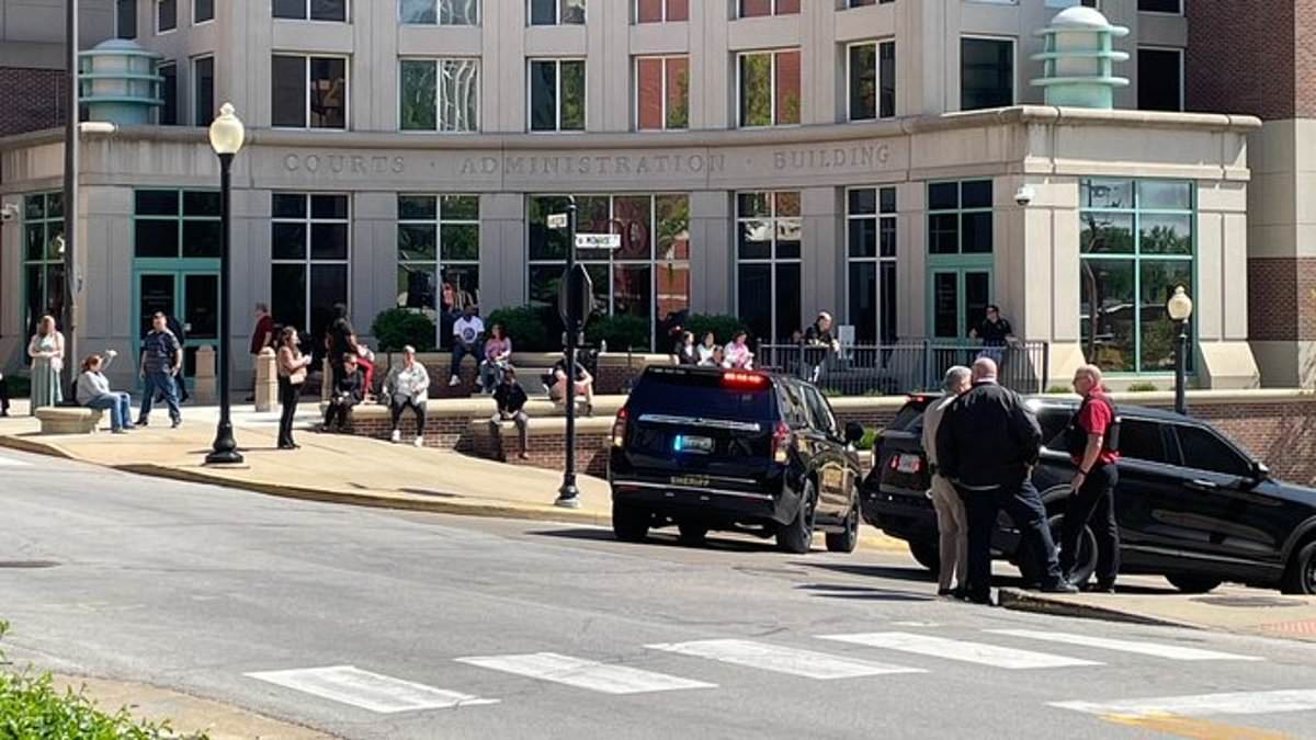 alert-–-missouri-cops-in-standoff-with-shooter-who-has-taken-hostages-in-st-charles-city-hall-parking-lot