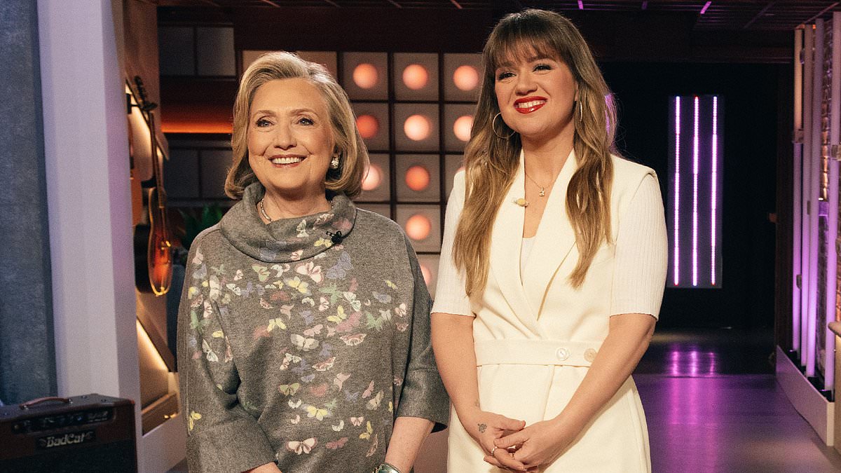 alert-–-kelly-clarkson,-41,-pulls-off-short-shorts-with-platform-heels-after-40lb-weight-loss-from-power-walking-as-she-interviews-hillary-clinton