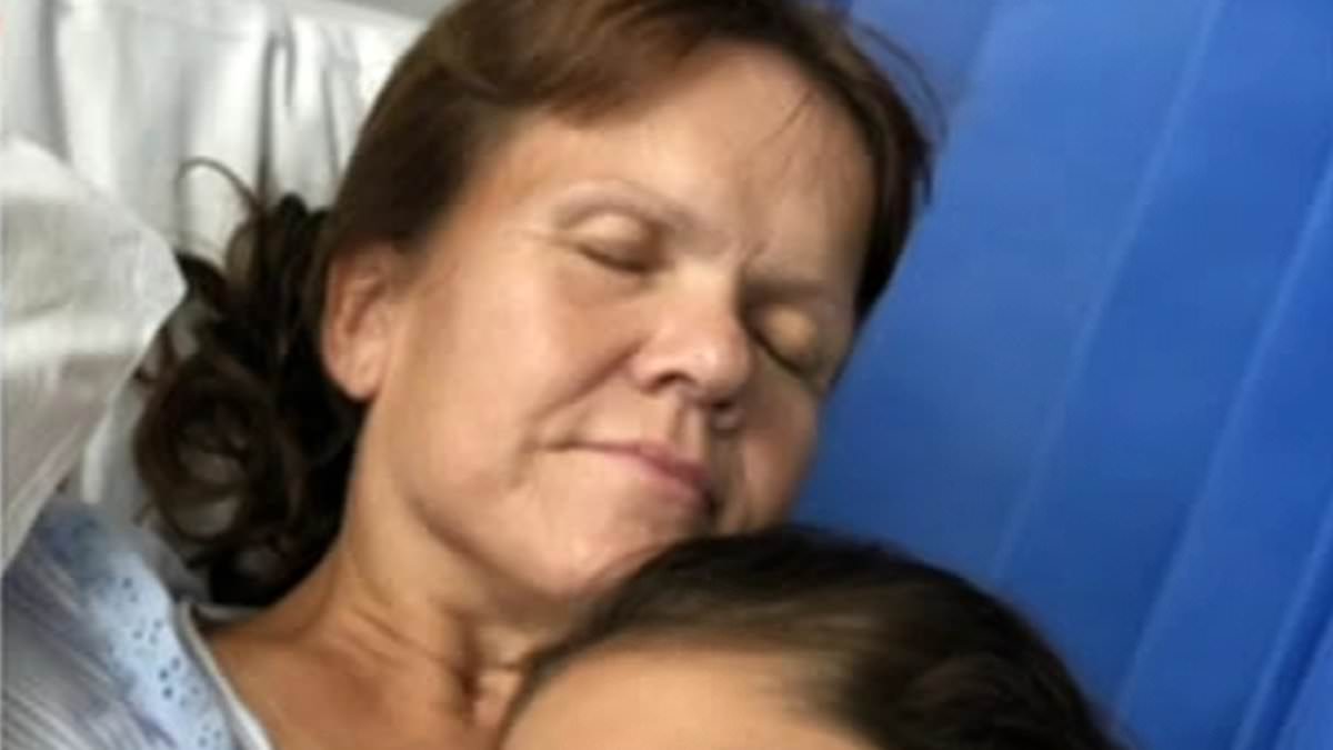 alert-–-how-warwick-davis-stood-by-his-wife-samantha’s-hospital-bedside-as-she-battled-sepsis-five-years-ago-while-on-a-family-caravanning-holiday-–-after-mistaking-symptoms-for-stress