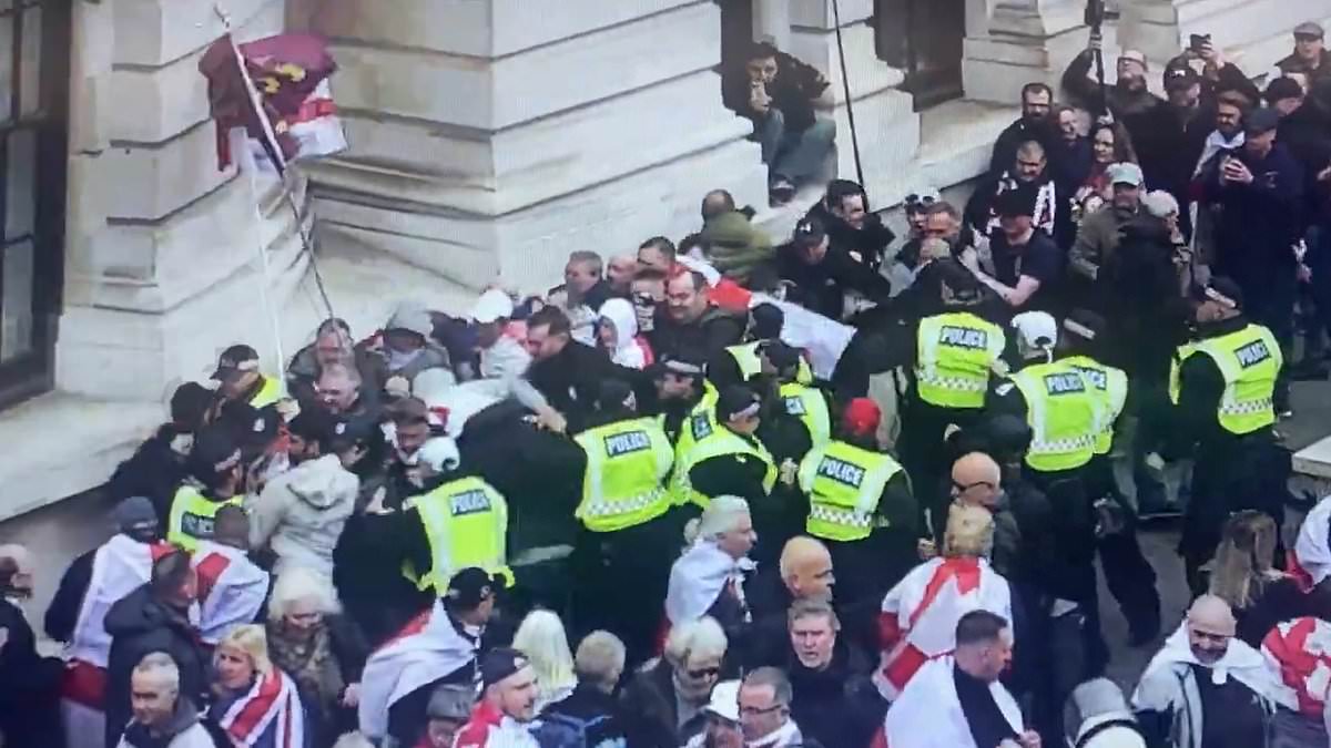 alert-–-police-clash-with-st-george’s-day-protesters-chanting-‘england-tie-i-die’-near-the-cenotaph-after-far-right-groups-and-football-hooligans-travel-from-across-the-uk-to-mark-day