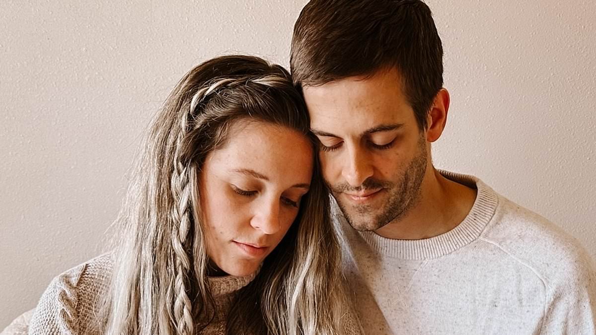 alert-–-jill-duggar-and-derrick-dillard-bury-their-stillborn-daughter-isla-marie:-‘we-will-love-you-forever-and-hold-you-in-our-hearts-until-we-hold-you-in-heaven’