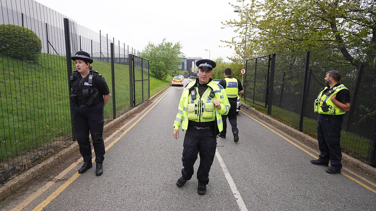 alert-–-boy,-17,-is-arrested-for-attempted-murder-after-child-and-two-teachers-injured-in-‘incident-involving-sharp-object’-at-sheffield-secondary-school