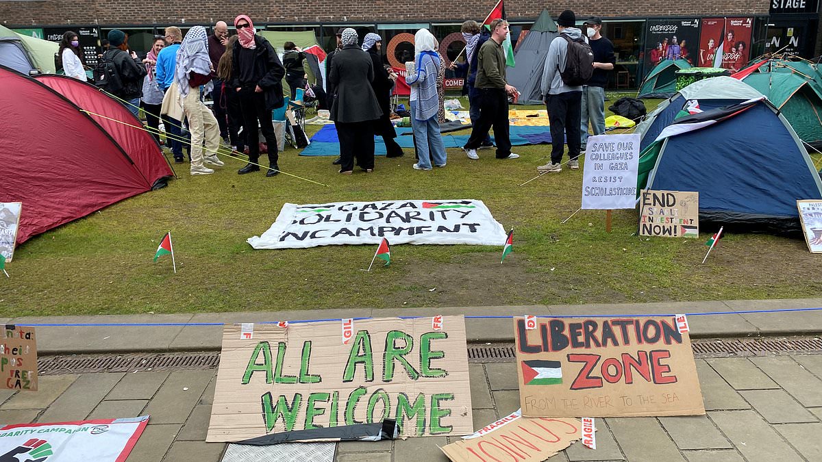 alert-–-pro-palestinian-tent-camps-seen-at-british-universities-as-chaos-erupts