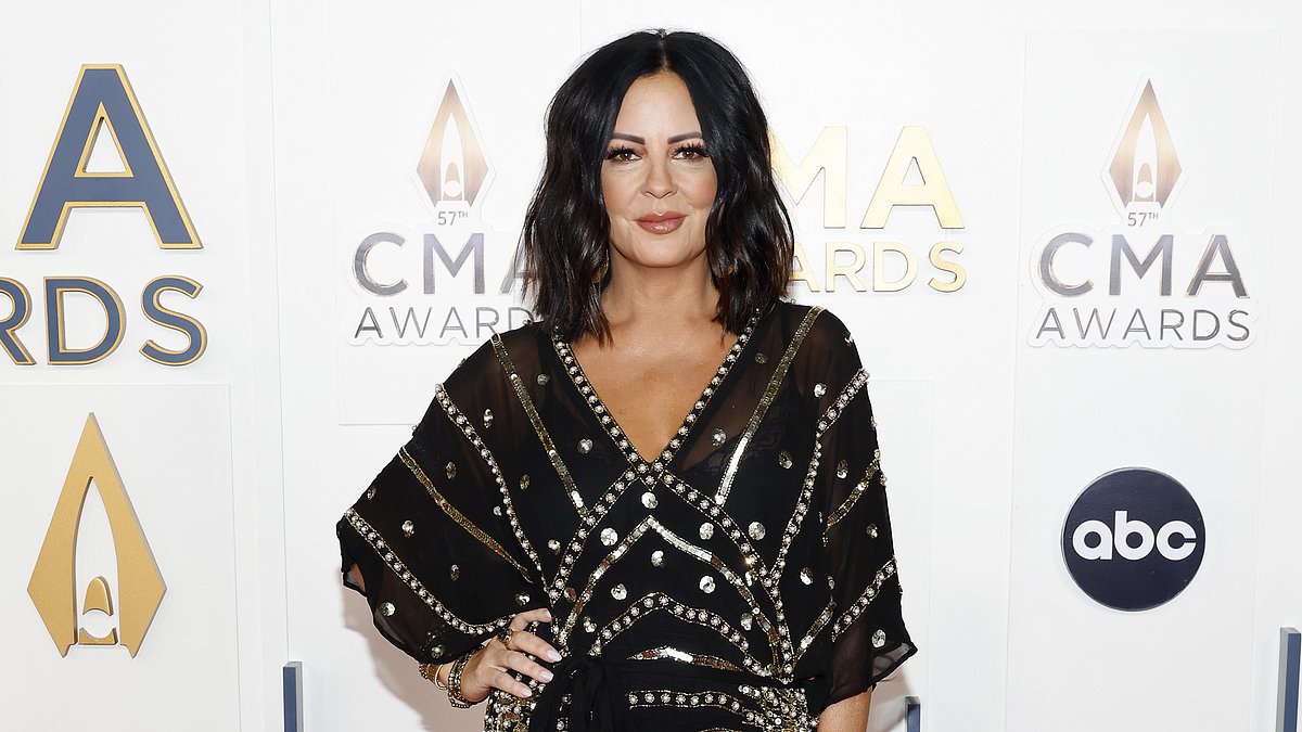 alert-–-country-singer-sara-evans-reveals-she’s-struggling-with-an-eating-disorder-and-body-dysmorphia-–-just-a-month-after-sharing-she’s-reunited-with-ex-husband-jay-barker-following-his-arrest