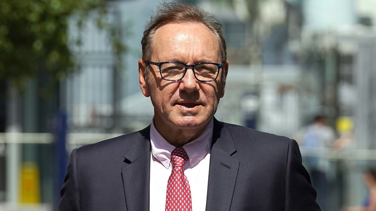 alert-–-kevin-spacey-insists-he-never-offered-anyone-career-help-in-exchange-for-sex-as-he-blasts-new-channel-4-allegations-as-‘ridiculous’-and-‘completely-offensive’