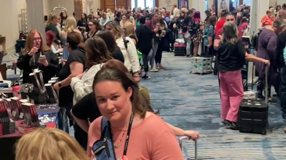 alert-–-colorado-book-event-attendees-say-‘they-barely-survived’-shambolic-conference,-with-reports-of-‘harassment,-theft-and-assault’-–-as-hit-author-rebecca-yarros-joins-backlash-against-‘fyre-festival-of-books’