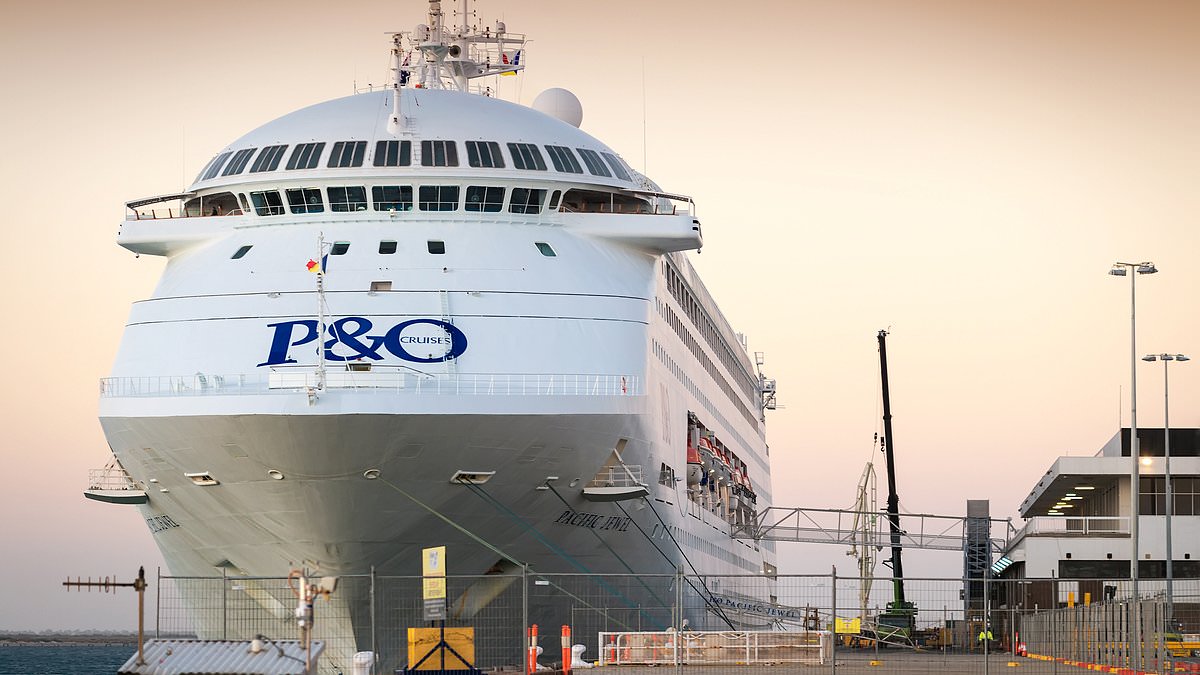 alert-–-body-is-found-after-p&o-cruise-ship-passenger-fell-overboard-off-sydney-coast