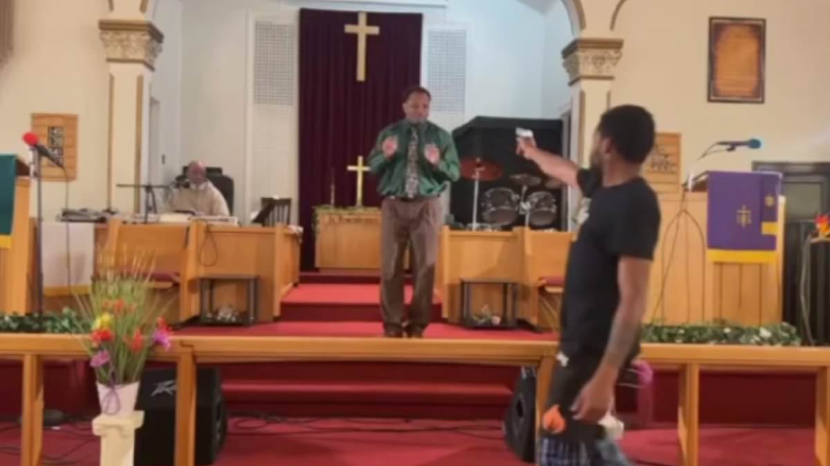 alert-–-shocking-moment-pennsylvania-man-pulls-a-gun-on-pastor-in-front-of-horrified-congregation-–-but-an-‘act-of-god’-stops-him-from-pulling-the-trigger