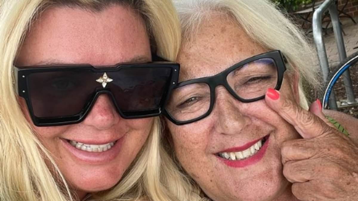 alert-–-gemma-collins-reveals-her-mother-joan-is-in-intensive-care after-being-rushed-to-hospital